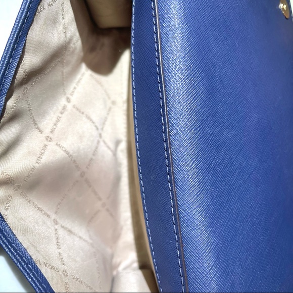 MICHAEL KORS
Jet Set Travel Saffiano Leather Chain Crossbody Navy! - Picture 4 of 5